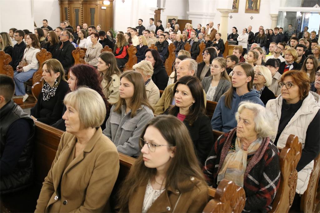Biskup Radoš studentima: „Nemojmo biti gladni pored obilja koje Bog priprema za nas“